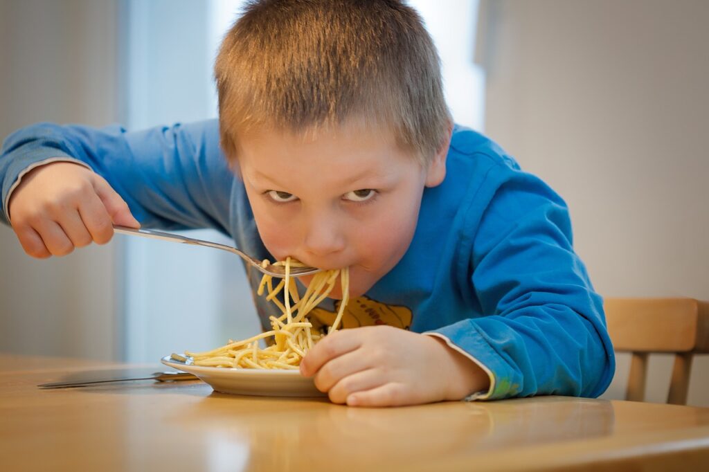 食事の椅子と子どもの姿勢の悪さ